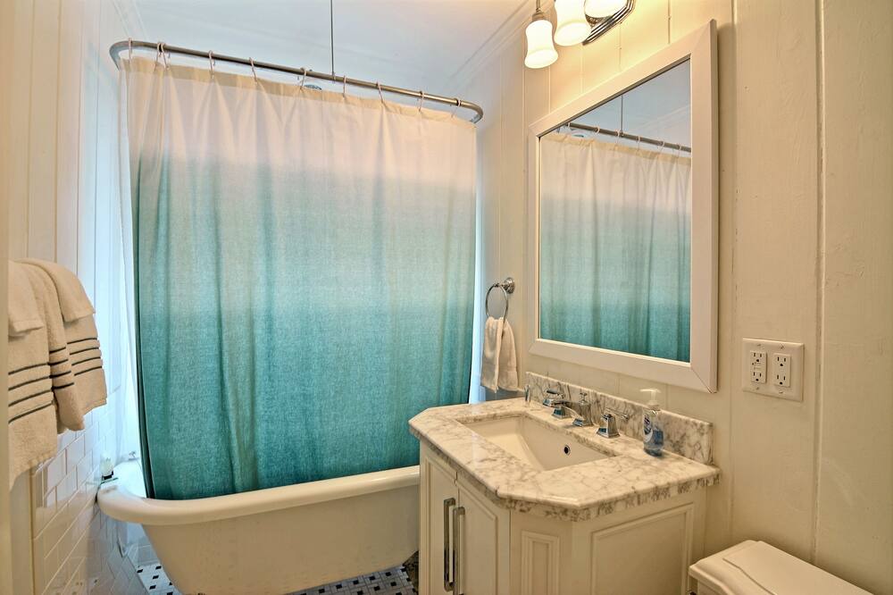 Photo of Bathroom in Orchid Island