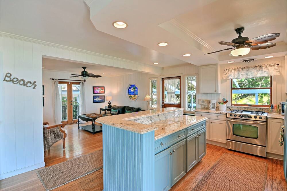 Photo of Kitchen in Orchid Island