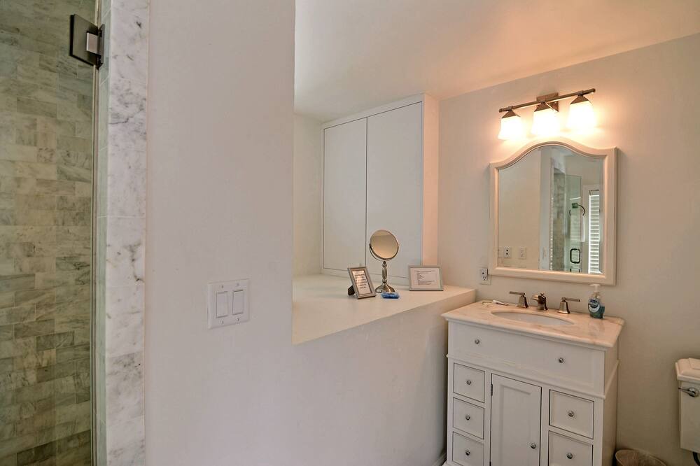 Photo of Bathroom in Orchid Island