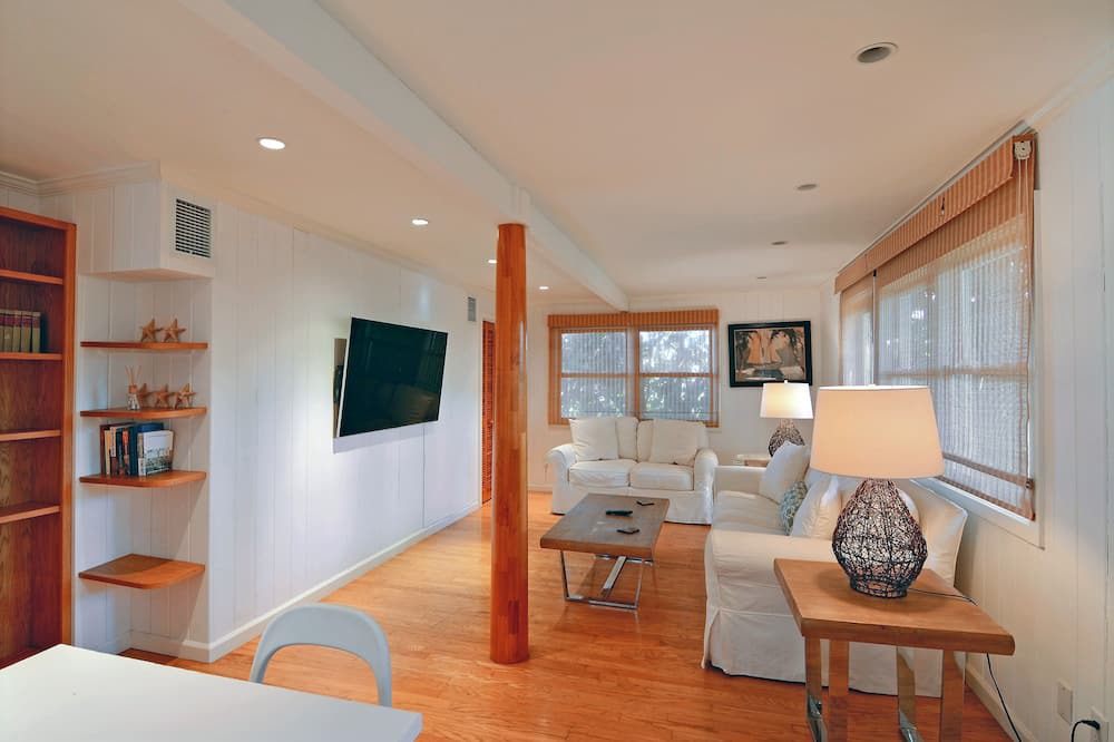 Photo of Livingroom in Orchid Island