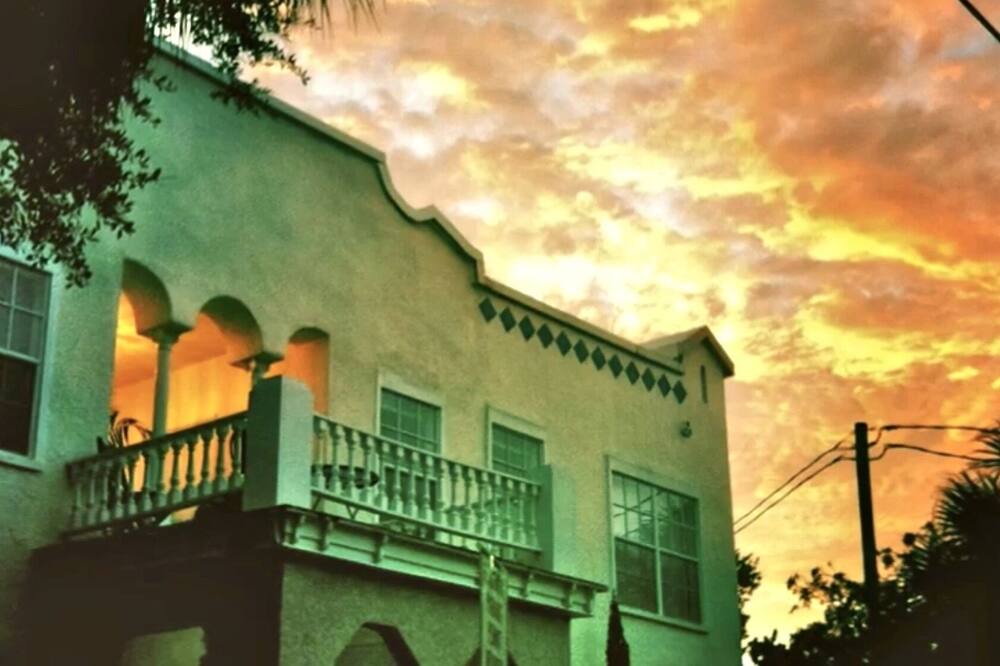 Photo of Outdoor in Courier City - Oscawana