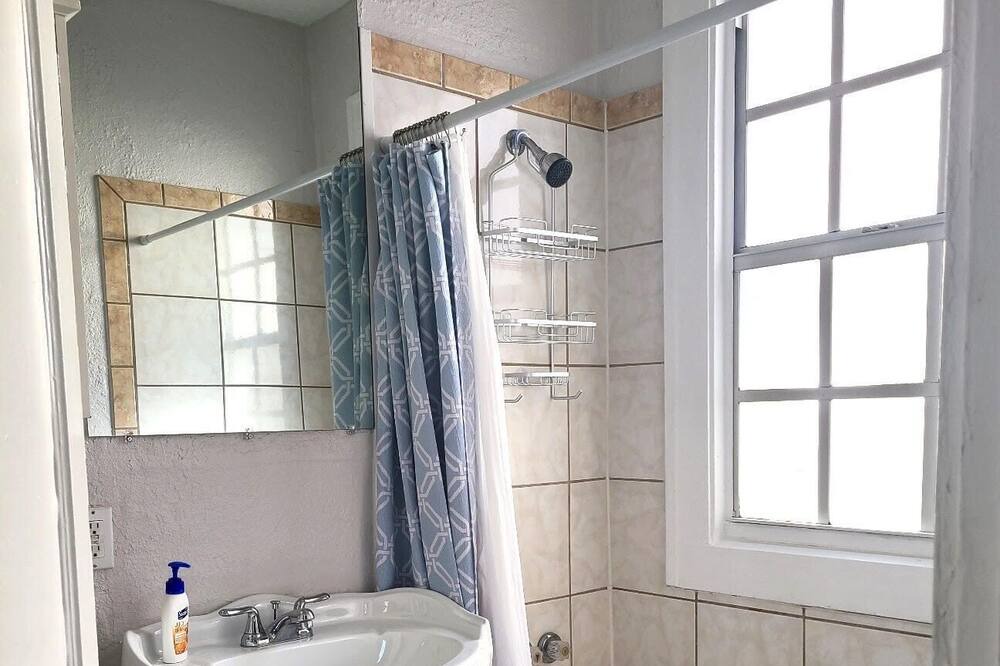 Photo of Bathroom in Courier City - Oscawana