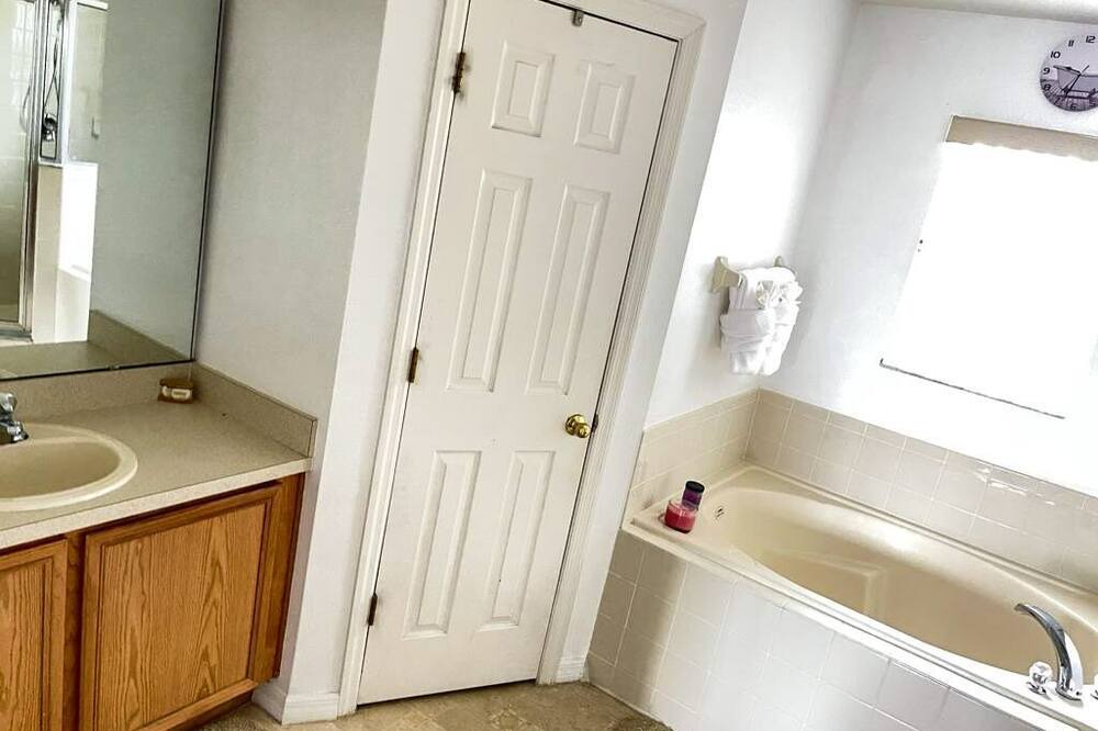 Photo of Bathroom in Poinciana