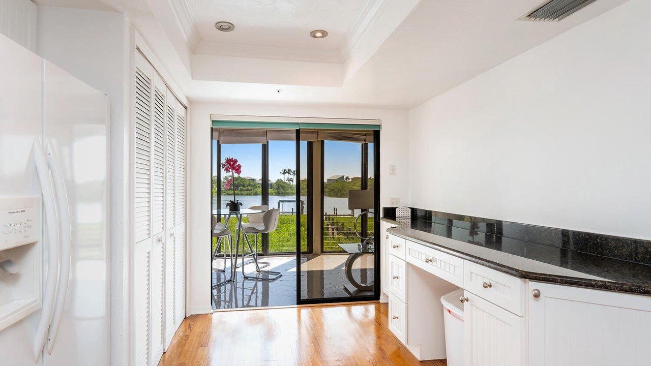 Photo of Kitchen in Mid Island