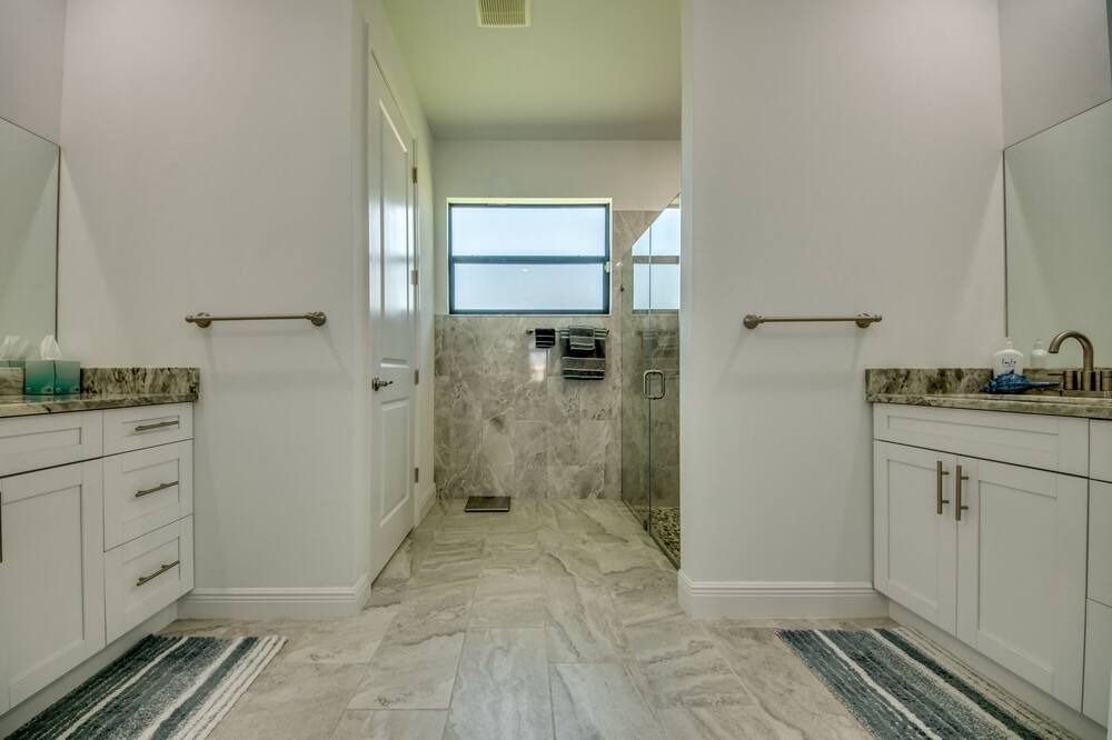 Photo of Bathroom in Diplomat