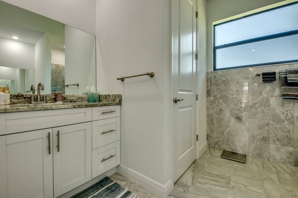 Photo of Bathroom in Diplomat