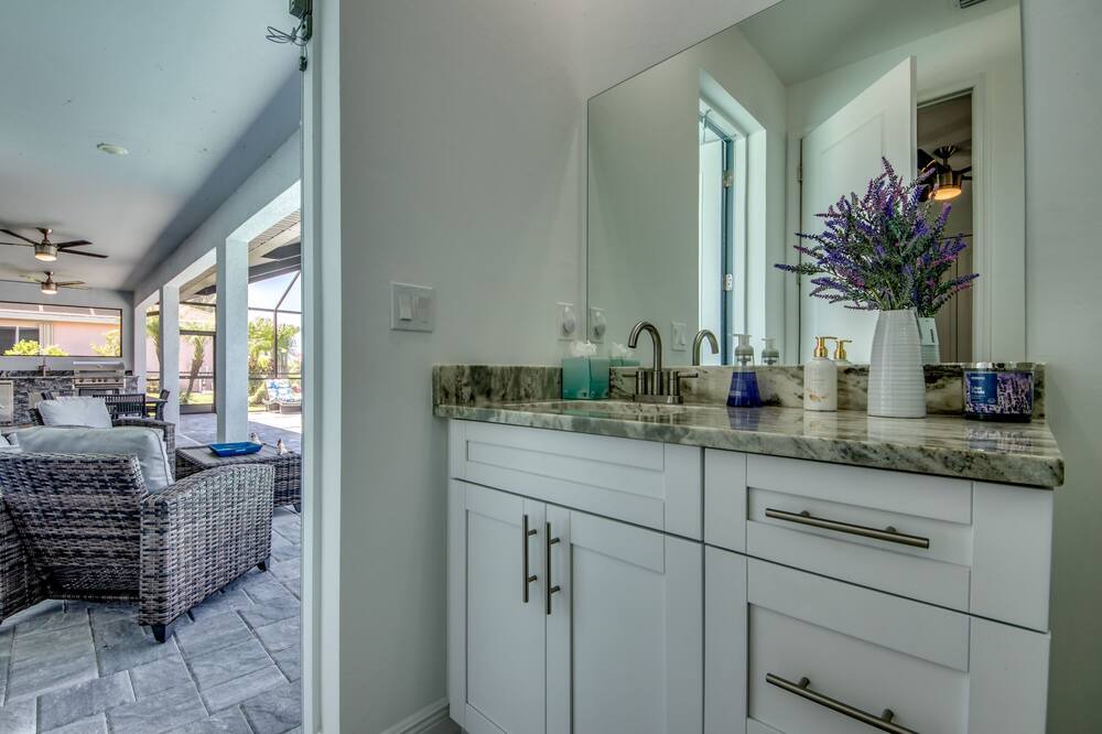 Photo of Bathroom in Diplomat