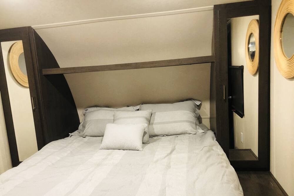 Photo of Bedroom in Okeechobee