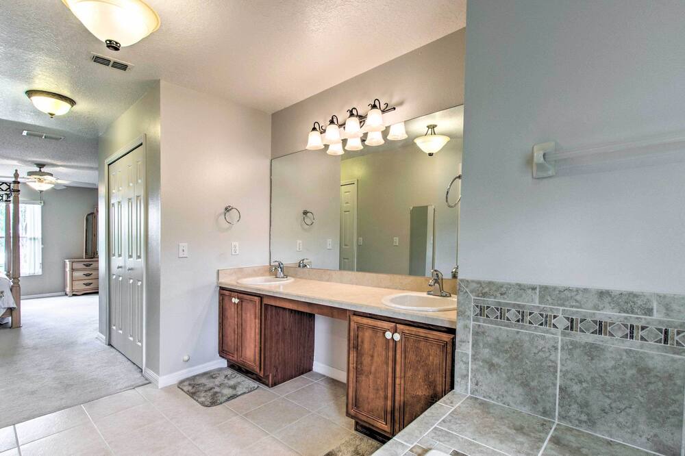 Photo of Bathroom in Poinciana