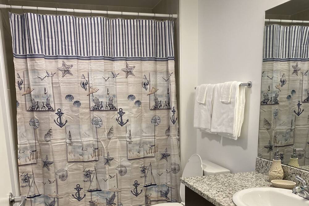 Photo of Bathroom in Golden Lakes