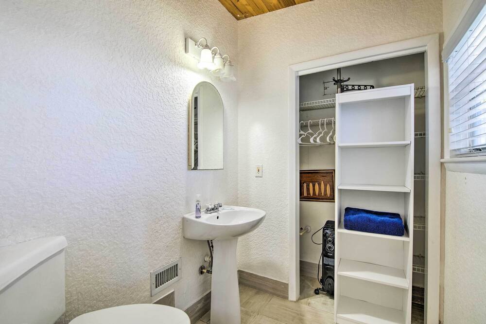 Photo of Bathroom in Tropic