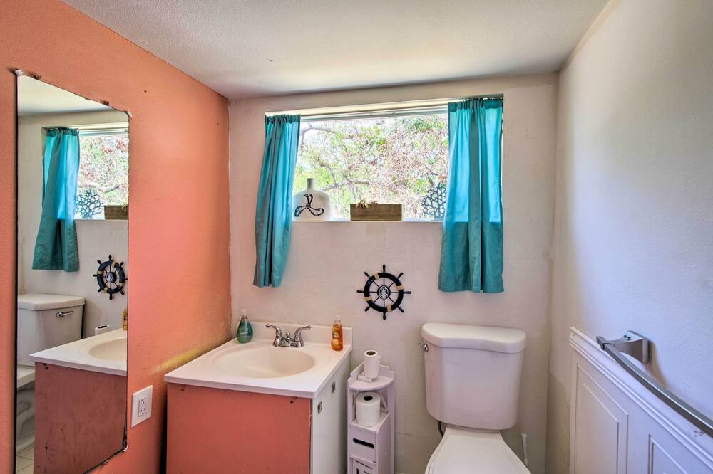 Photo of Bathroom in Tropic