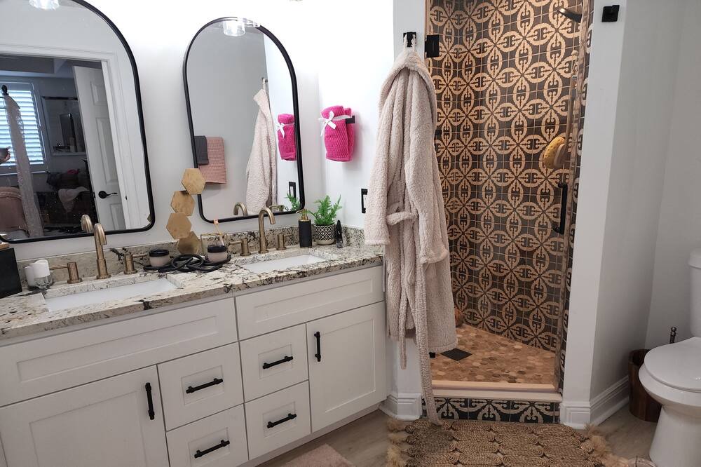 Photo of Bathroom in Diplomat