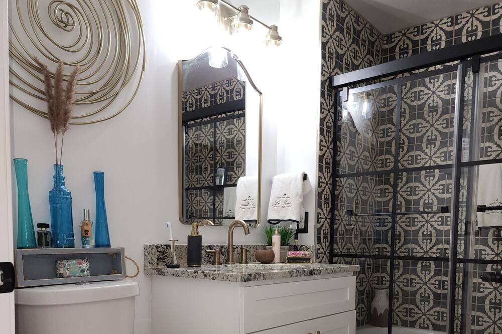Photo of Bathroom in Diplomat