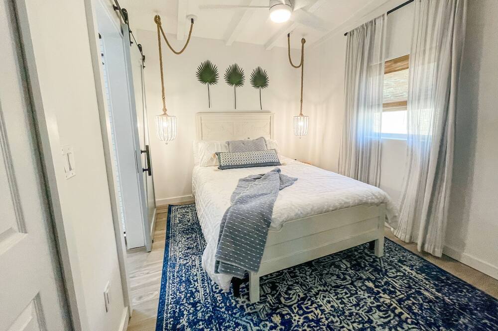 Photo of Bedroom in Melbourne Village