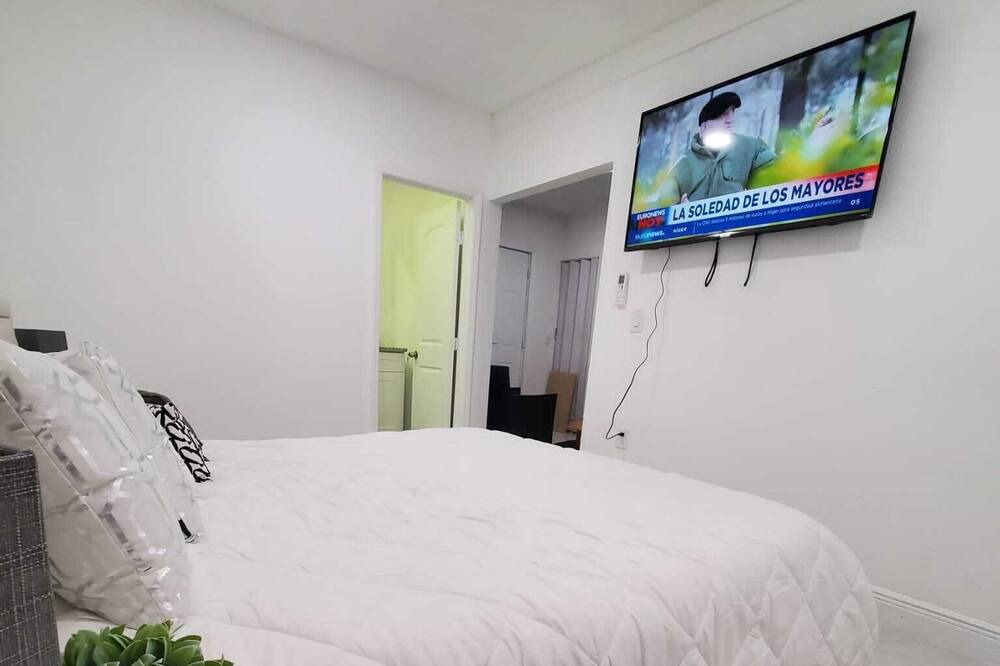 Photo of Bedroom in Town N County Park