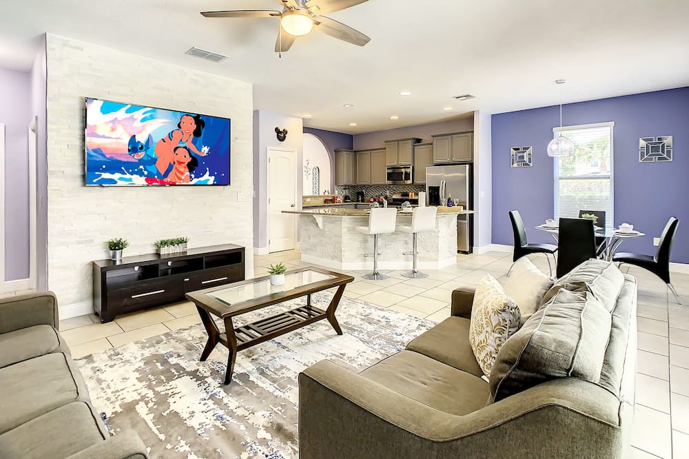 Photo of Livingroom in Sunridge Woods