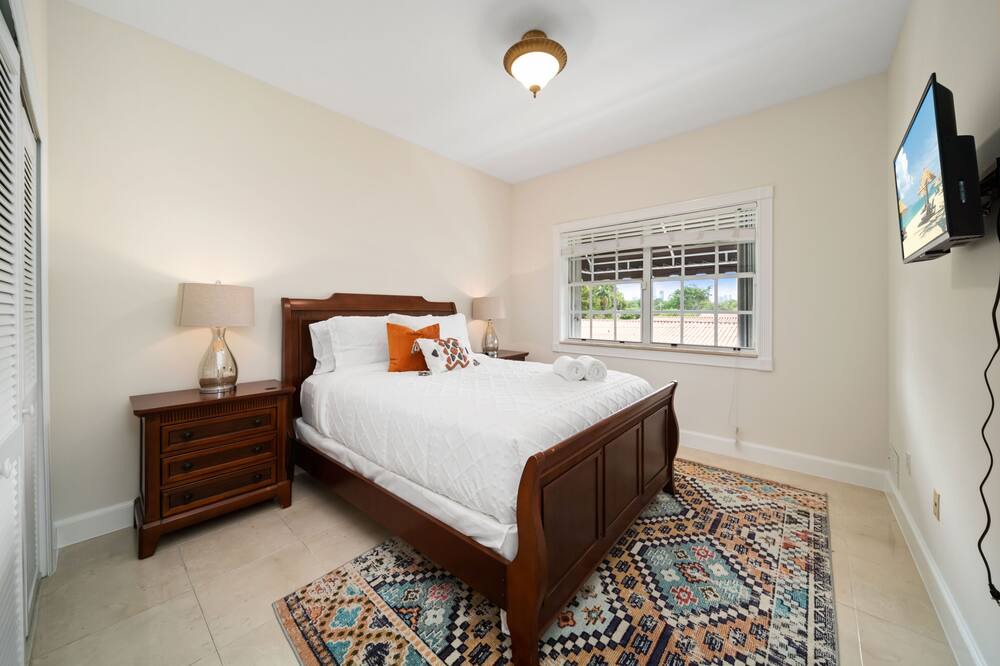 Photo of Bedroom in Northeast Coconut Grove