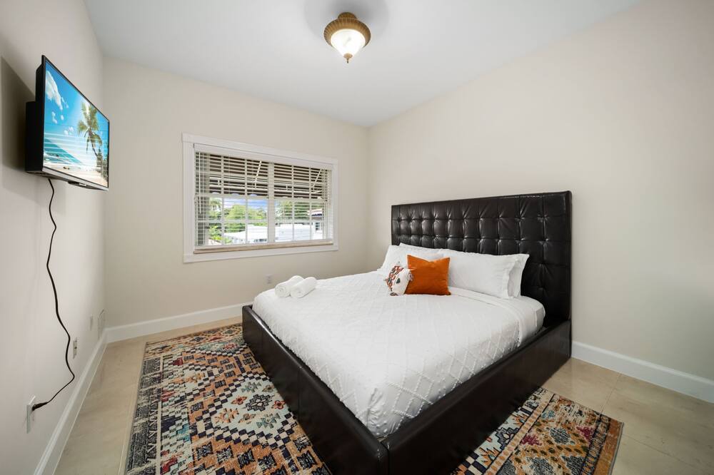 Photo of Bedroom in Northeast Coconut Grove
