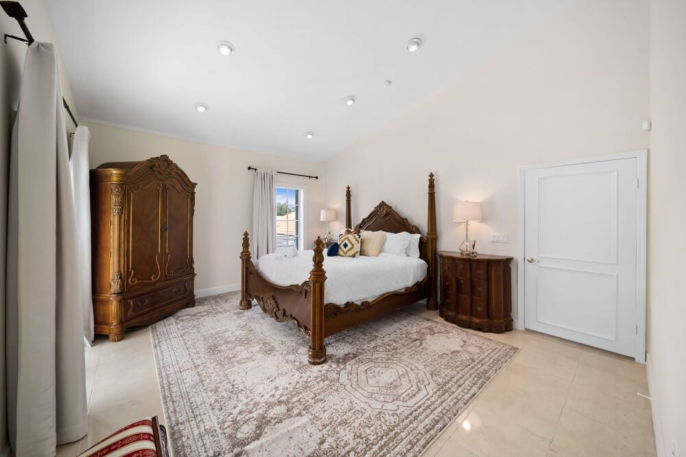 Photo of Bedroom in Northeast Coconut Grove