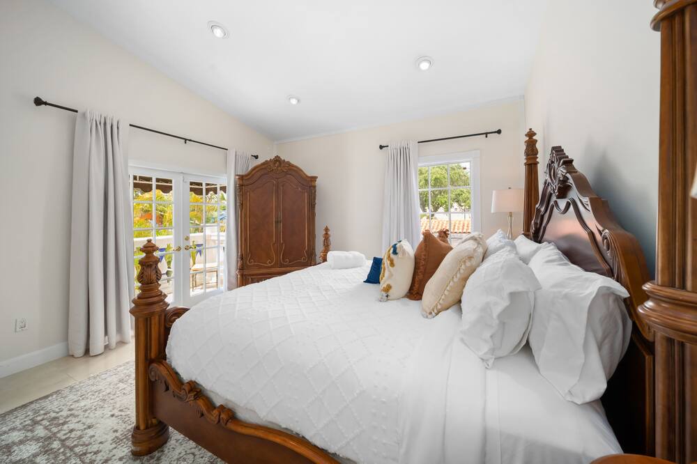 Photo of Bedroom in Northeast Coconut Grove