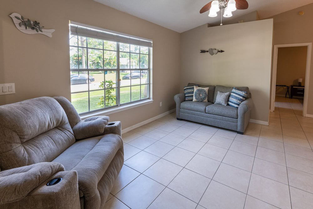 Photo of Livingroom in Palm Bay