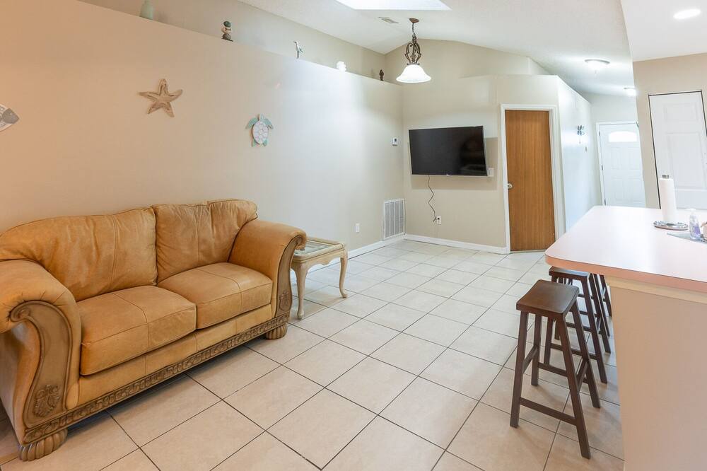 Photo of Livingroom in Palm Bay