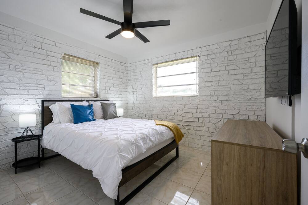 Photo of Bedroom in West Hollywood