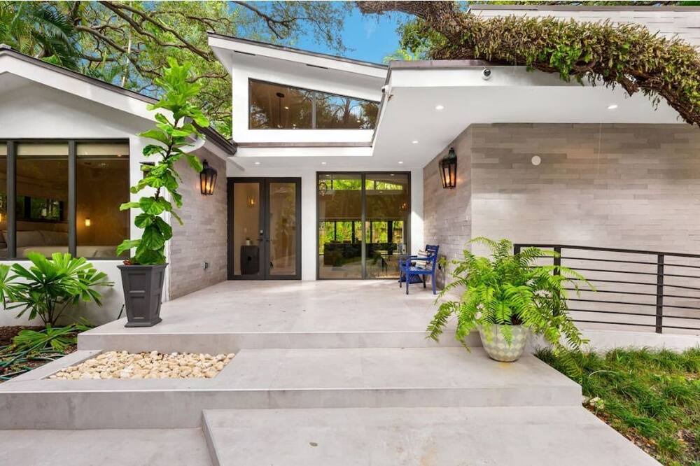 Photo of Outdoor in Northeast Coconut Grove
