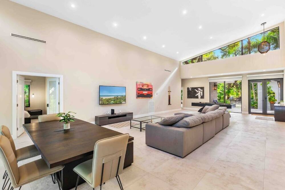 Photo of Bedroom in Northeast Coconut Grove