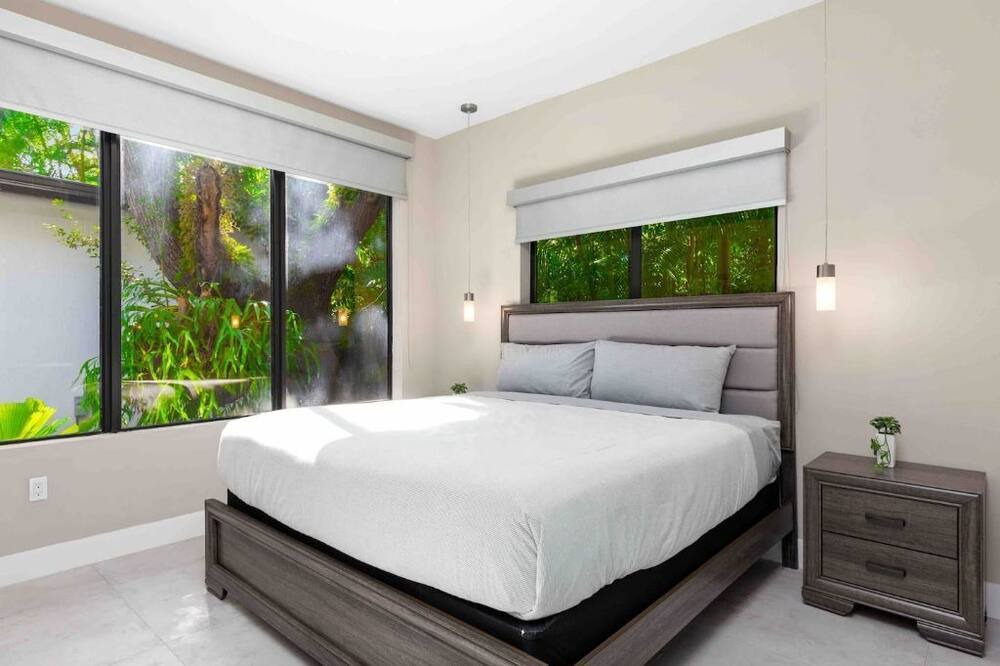 Photo of Bedroom in Northeast Coconut Grove