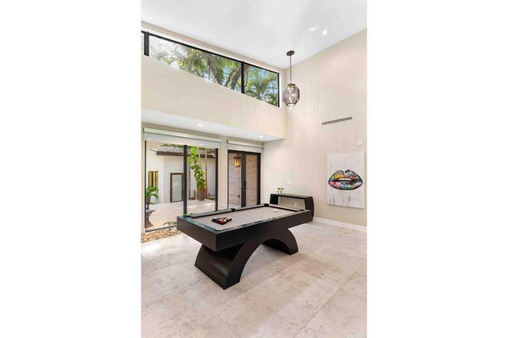 Photo of Bedroom in Northeast Coconut Grove