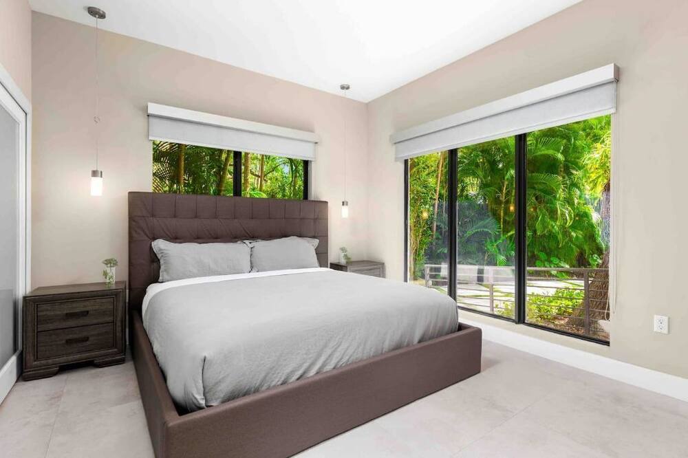Photo of Bedroom in Northeast Coconut Grove