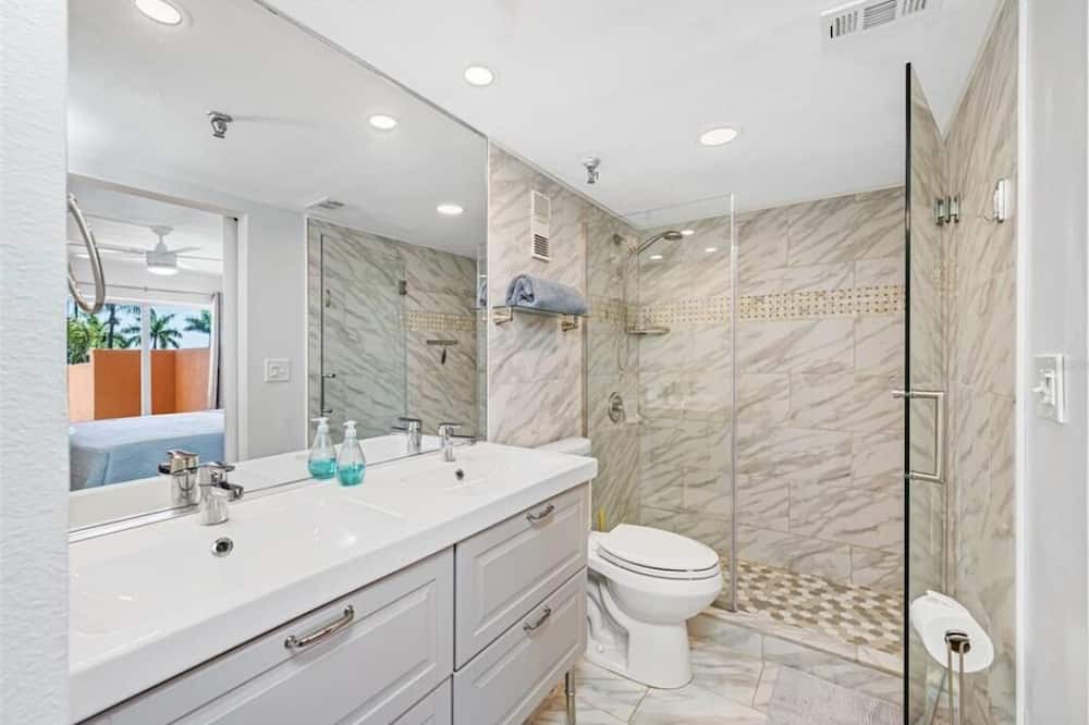 Photo of Bathroom in Pinellas Point