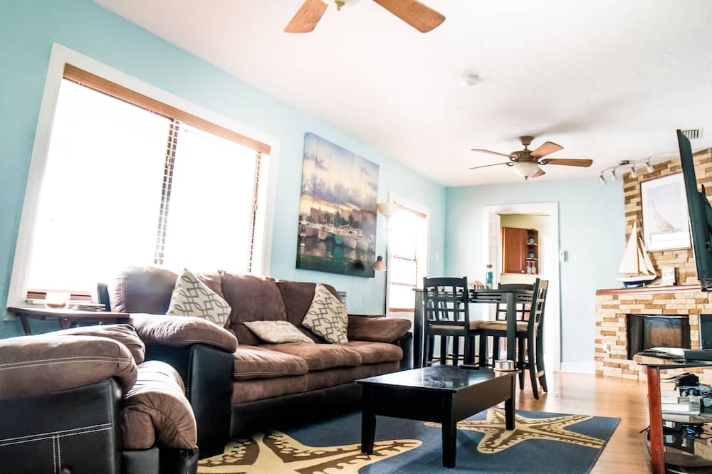 Photo of Livingroom in United Central