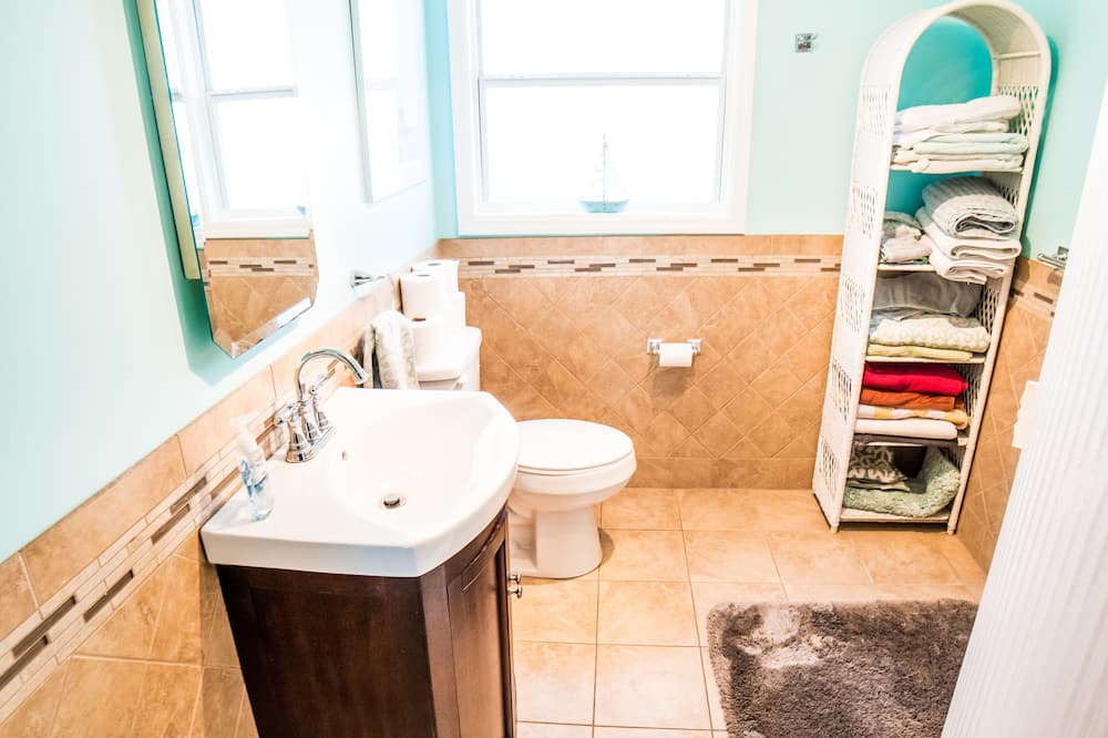 Photo of Bathroom in United Central