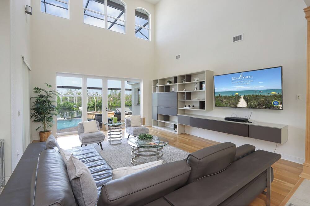 Photo of Livingroom in Peninsula Point