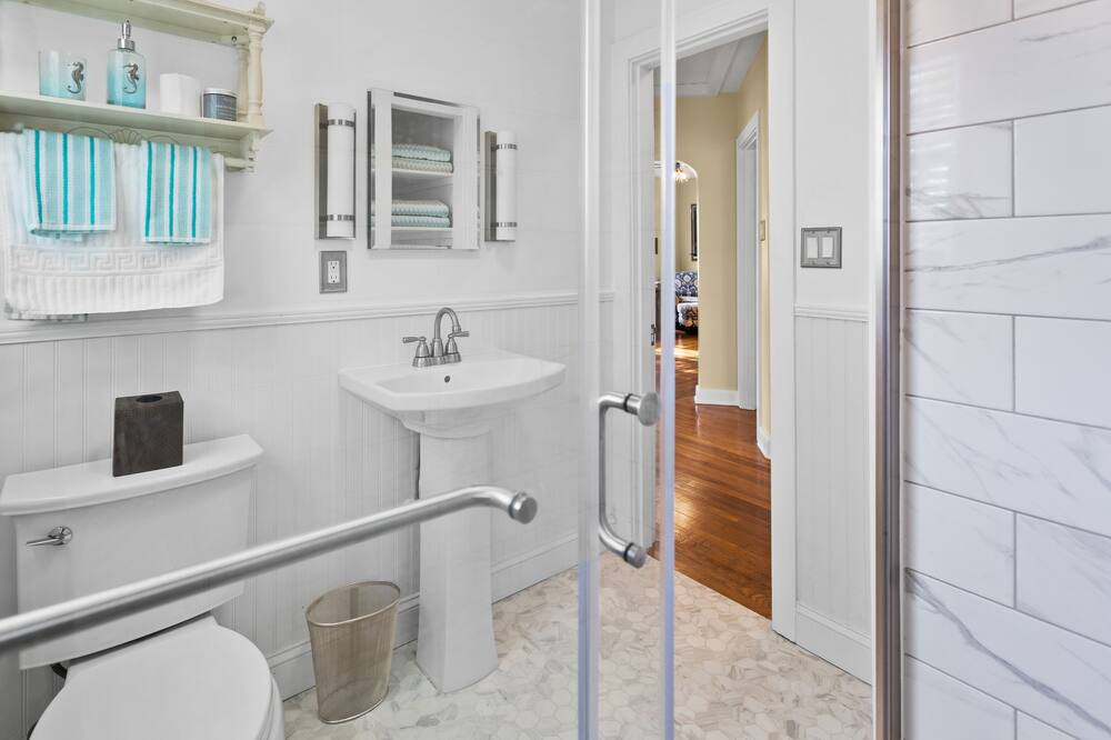 Photo of Bathroom in United Central