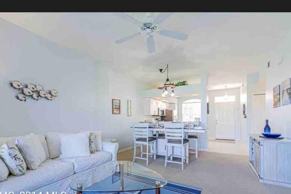 Photo of Livingroom in Naples