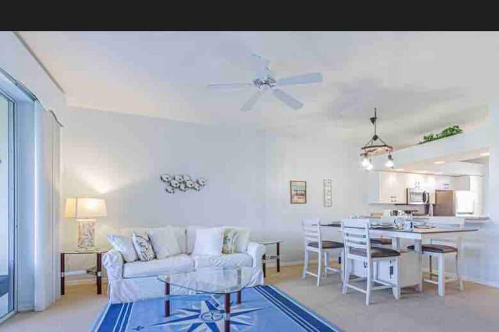 Photo of Livingroom in Naples