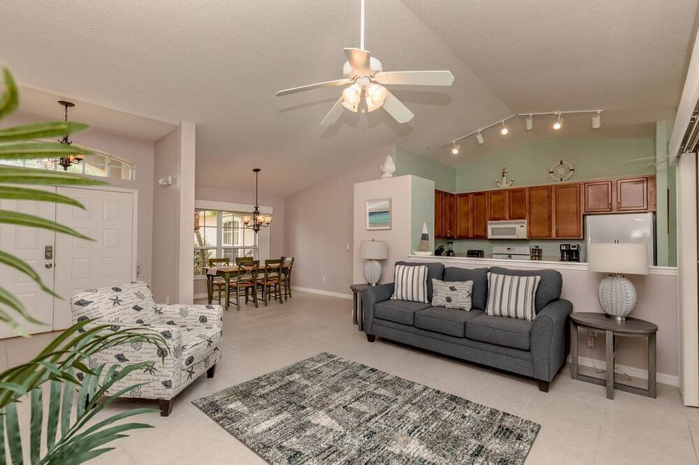 Photo of Livingroom in Sebastian Highlands