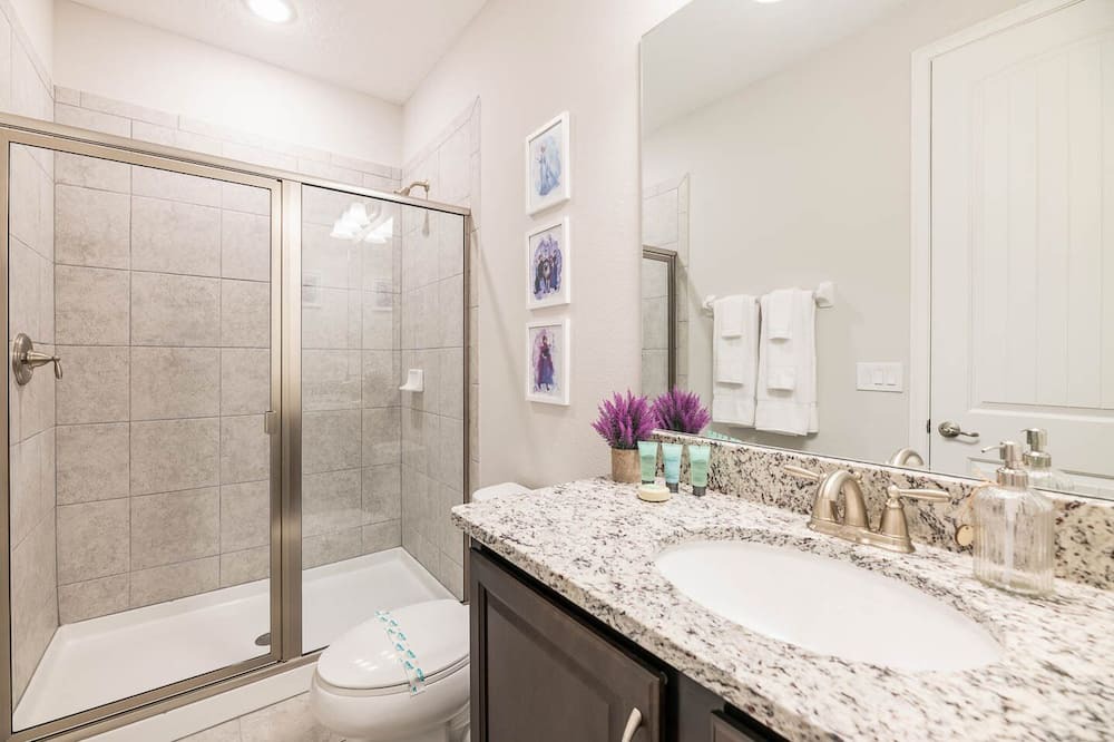 Photo of Bathroom in Bay Lake