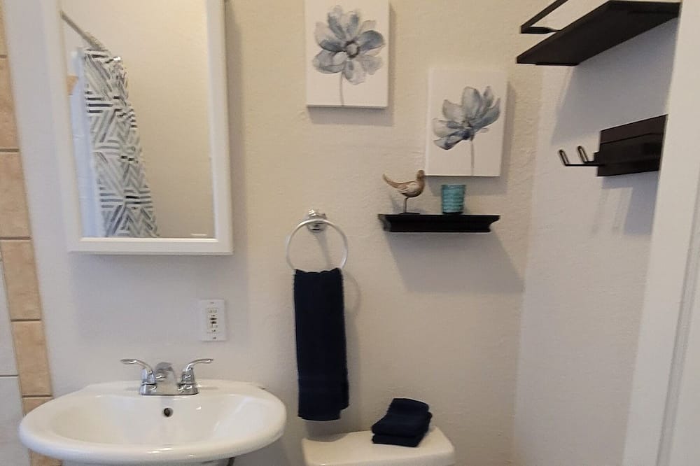 Photo of Bathroom in Courier City - Oscawana