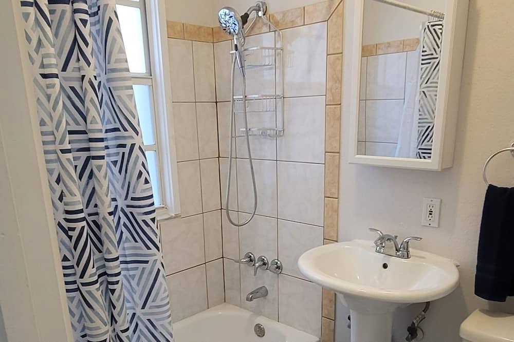 Photo of Bathroom in Courier City - Oscawana