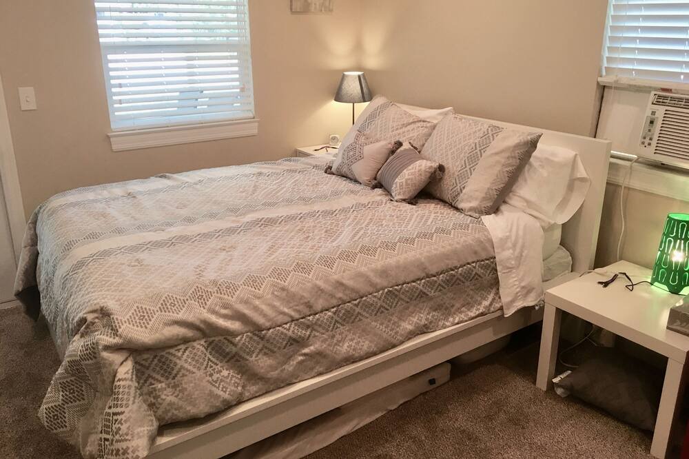 Photo of Bedroom in Cypress Gardens