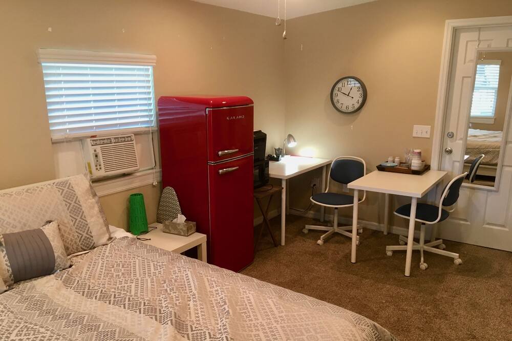 Photo of Bedroom in Cypress Gardens