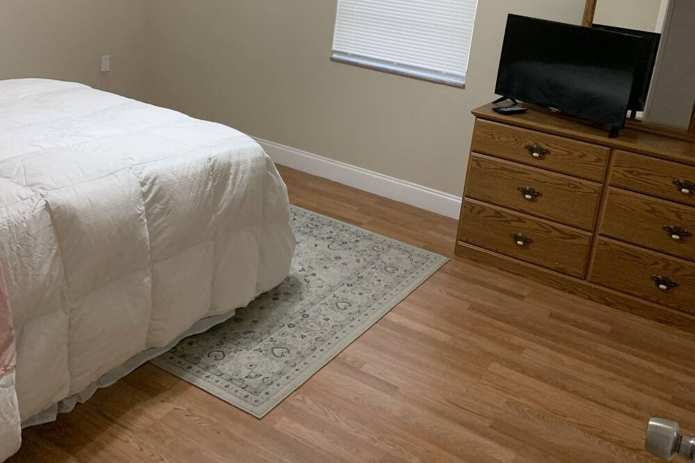Photo of Bedroom in Okeechobee