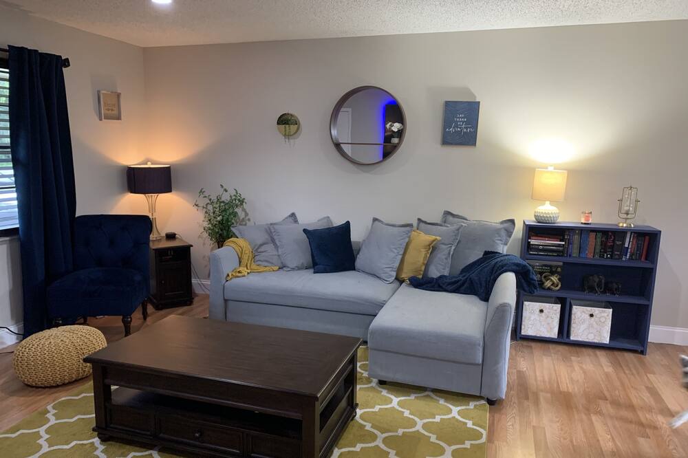 Photo of Livingroom in Okeechobee