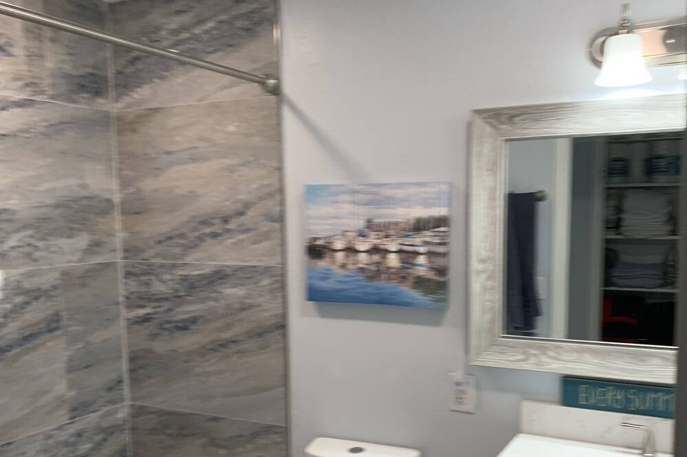 Photo of Bathroom in Island Estate