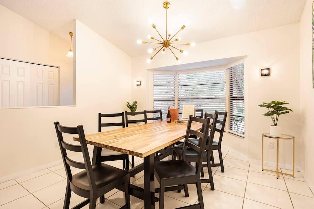Photo of Livingroom in Lake Valencia